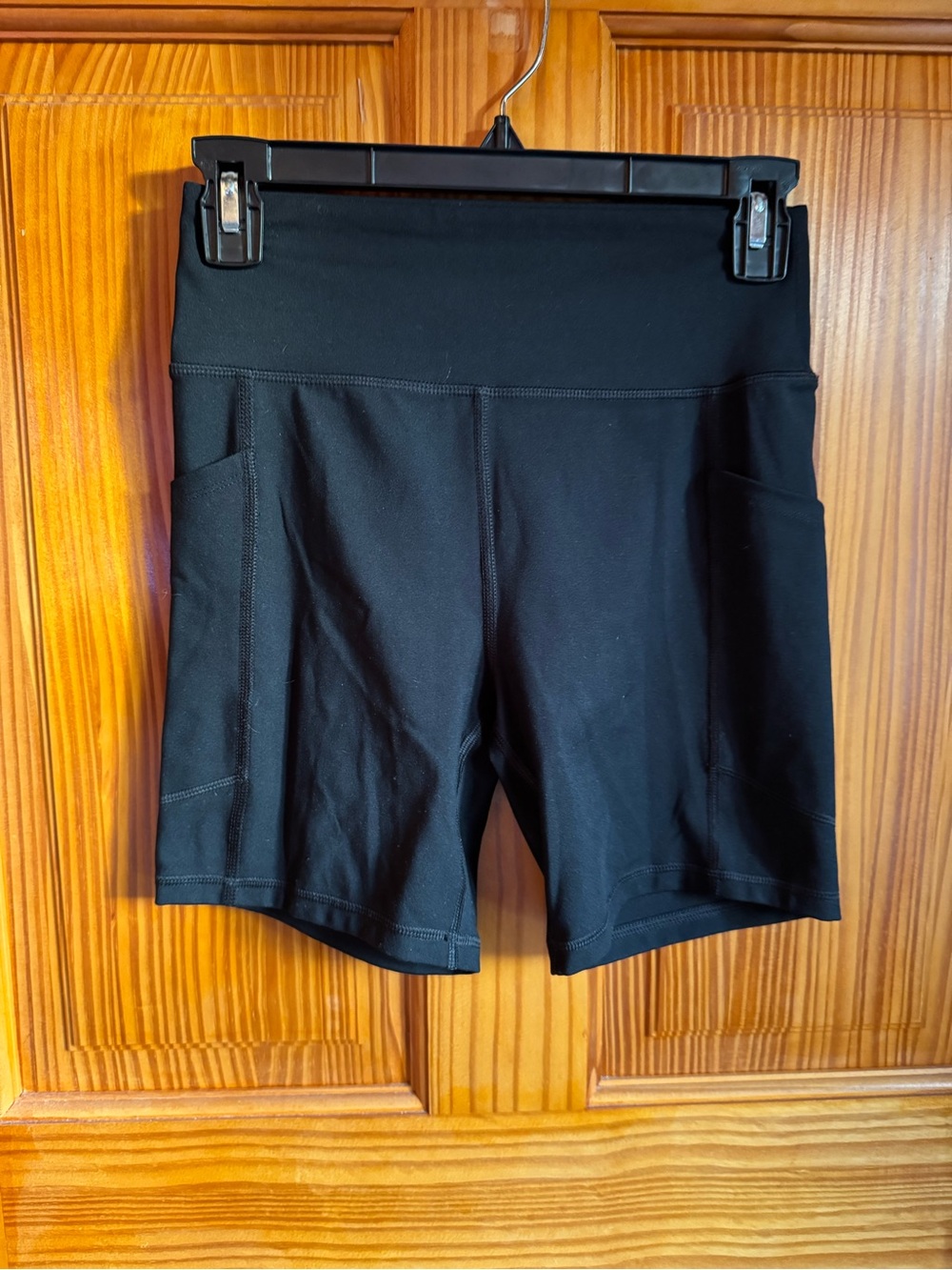 American Eagle High-Waist Black Women's Active Shorts with Side Pockets